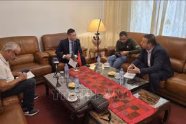 L’ambassadeur du Vietnam en Algérie, Trân Quôc Khanh. répond à l'interview de l’Agence vietnamienne d’information (VNA). Photo : VNA
