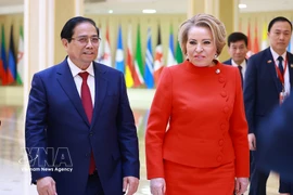 Le Premier ministre Pham Minh Chinh et la présidente du Conseil de la Fédération de l'Assemblée fédérale de Russie, Valentina Matviyenko. Photo : VNA