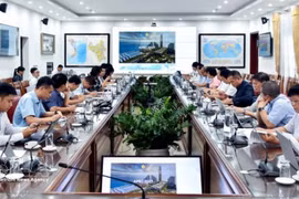 Des responsables se sont réunis à Hanoï le 10 juillet pour examiner la collaboration entre les agences en vue de la construction du Centre de presse international pour la Semaine des dirigeants économiques de l'APEC 2027. (Photo : VNA)