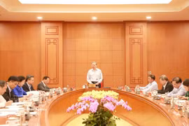 Le secrétaire général du Parti, To Lam, lors d'une réunion avec le Bureau du Comité central du Parti et les organes consultatifs. Photo / VNA