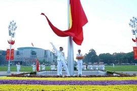 Cérémonie de lever du drapeau sur la place Ba Dinh à Hanoï (Photo : VNA)