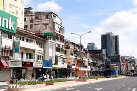 Le trottoir de la rue Lê Loi à Hô Chi Minh-Ville, reliant la rue piétonne Nguyên Huê au marché de Bên Thành. Photo : VNA