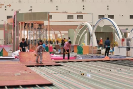 Les stands sont en cours d’aménagement intensif. Photo : VNA