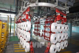 Une usine qui fabrique des fibres et des tissus synthétiques. Photo : VNA