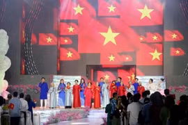 Le 11e festival Ao Dai de Ho Chi Minh-Ville, sur le thème « Ao Dai vietnamien - Le Vietnam en plein essor », s'ouvre le 7 mars (Photo : VNA)