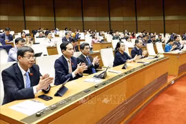 L'Assemblée nationale adopte une Résolution sur la création d’un Centre financier international au Vietnam. Photo : VNA