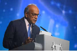 Le ministre coordinateur de Singapour pour la sécurité nationale et les affaires intérieures, K. Shanmugam, prend la parole lors du sommet Milipol TechX le 28 avril (Photo : The Straits Times).