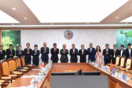 Des représentants du ministère vietnamien des Finances et de l'Agence japonaise de coopération internationale (JICA) lors d'une réunion à Hanoï (Photo : Ministère des Finances)