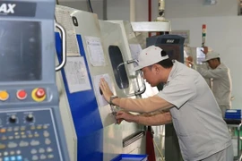 Hanoï vise environ 1 200 entreprises du secteur des industries de soutien. (Photo : thoibaonganhang.vn)