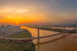  Pont Nhât Tân, le premier pont à haubans de la capitale vietnamienne Hanoï. Photo : VNA