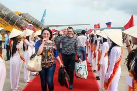 Plus de 21,2 millions de visiteurs internationaux se sont rendus au Vietnam l'an dernier. Outre les politiques et programmes incitatifs mis en place pour attirer les touristes, les stratégies commerciales et marketing jouent un rôle essentiel dans la réussite du tourisme vietnamien en 2025. Photo : baochinhphu.vn