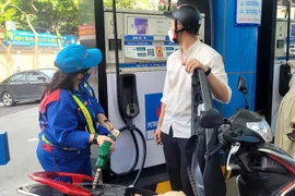Un point de vente de carburant à Hanoï. Photo : Vietnamplus