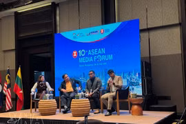 Participants à la table ronde du 10e Forum des médias de l'ASEAN (AMF 2026). Photo : VNA