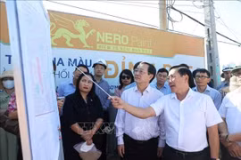 La délégation de travail de la Commission d'information, d'éducation et de mobilisation de masse du Comité central du Parti inspecte la zone de réinstallation des résidents touchés par le projet de la centrale nucléaire de Ninh Thuan 1. (Photo : VNA)