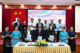 Lors de la cérémonie de signature. Photo / VNA