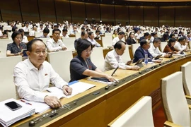 L'Assemblée nationale approuve une résolution modifiant la Constitution de 2013. Photo : VNA
