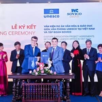 Lors de la cérémonie de signature entre l'UNESCO et SOVICO. Photo: NDEL