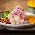 Le ceviche péruvien, ou simplement ceviche, est le plat national du Pérou et a été reconnu par l'UNESCO comme patrimoine culturel immatériel de l'humanité. Photo: ambassade du Pérou au Vietnam