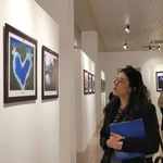 L’exposition « Vietnam-Indonésie : À travers le prisme de l’amitié » présente 140 photographies, dont 70 œuvres de chaque pays. Photo : VNA