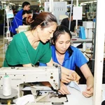 Les travailleurs plus âgés mais qualifiés peuvent encore trouver un emploi. Photo nhandan.vn