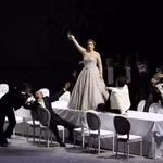 Inspiré de "La Dame aux camélias" d'Alexandre Dumas fils, l'opéra "La Traviata" raconte l'histoire d'amour tragique de Violetta Valéry et d'Alfredo Germont. Photo: teatroverdi-trieste.com
