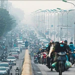 Véhicules à Hô Chi Minh-Ville. La ville envisage l’installation de centaines de stations de surveillance supplémentaires pour le contrôle de la qualité de l’air. Photo: thuonghieucongluan.com.vn