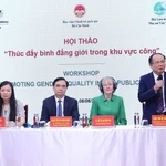 Délégués au séminaire sur la promotion de l'égalité des sexes dans le secteur public. Photo: VNA