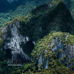 Le parc national de Phong Nha-Ke Bàng présente un paysage de plateaux karstiques et de forêts tropicales, très divers du point de vue géologique et offre des phénomènes spectaculaires, dont de nombreuses grottes et rivières souterraines. Photo: VNA 