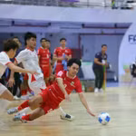 Les Vietnamiens trébuchent sur l'obstacle indonésien lors du Championnat de futsal de l’ASEAN 2026. Photo : Dantri
