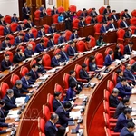 Délégués participant au deuxième plénum du Comité central du Parti du 14e mandat. Photo : VNA