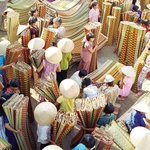 Un marché vendant des nattes de Ban Thach. Photo : https: tourdanangcity.vn