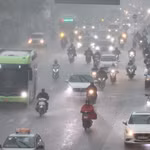 L'arrivée d'air froid provoque de fortes pluies dans le Nord, augmentant les risques de crues soudaines et de glissements de terrain. Photo: VietnamNet