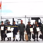 Le gouvernement vénézuélien décerne la médaille «Héros du Venezuela» à l'équipe vietnamienne de secours. Photo : qdnd.vn