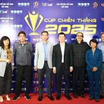 Lancement de la Coupe de la Victoire 2025 lors de la conférence de presse. Photo: tienphong.vn
