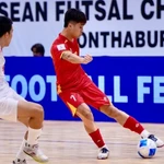 Nguyên Da Hai (numéro 7) a inscrit deux buts, contribuant à la victoire 4-0 du Vietnam face au Myanmar lors du match d'ouverture du Championnat d'Asie du Sud-Est de futsal, en Thaïlande, le 6 avril. Photo : FA