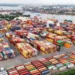 Conteneurs au port Long Binh (SOWATCO) à Hô Chi Minh-Ville. Photo : VNA