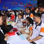 Le salon de l'emploi touristique de la ville 2026 attire des foules. Photo: VNA