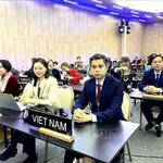 La délégation vietnamienne participant à la 43e session de la Conférence générale de l’UNESCO, à Samarcande, en République d’Ouzbékistan. Photo : VNA