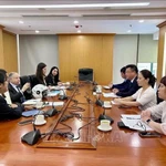 Séance de travail entre l’envoyé spécial du secrétaire général des Nations Unies pour la sécurité routière, Jean Todt, avec le Comité national de la sécurité routière et les agences concernées, à Hanoi, le 25 avril. Photo: VNA