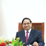 Le Premier ministre Pham Minh Chinh lors de son entretien téléphonique avec son homologue singapourien Lawrence Wong. Photo : VNA