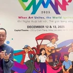 Pham Minh Toan, représentant du comité d'organisation, informe le public du Festival international de musique et d’arts du Vietnam. Photo : thanhnien.vn