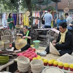Les produits artisanaux traditionnels des trois capitales (Thang Long, Huê et Hoa Lu) seront présentés au Temple de la Littérature. Photo: hanoimoi.vn