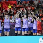 L’équipe féminine vietnamienne de volley-ball remporte l'argent aux 33e Jeux d'Asie du Sud-Est. Photo: laodong.vn