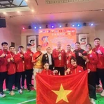 Les combattants vietnamiens posent pour des photos après le Championnat d’Asie du Sud-Est de Pencak Silat 2025, qui s’est terminé en Thaïlande le 14 octobre. Photo : Equipe sportive du Vietnam