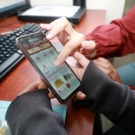 Effectuer les procédures administratives sur le Portail national des services publics via le compte d’identification électronique VNeID. Photo: VNA 