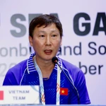 Le sélectionneur Kim Sang-sik lors de la conférence de presse. Photo: VFF