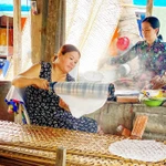 Aujourd'hui, une soixantaine de familles maintiennent une production régulière dans le village, un chiffre qui atteint près de 200 pendant la période précédant le Têt – un nombre toujours bien inférieur à celui d'il y a plusieurs décennies. Photo: laodong.vn