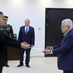 L’ambassadeur Nguyên Nam Duong présente ses lettres de créance au président palestinien Mahmoud Abbas, le 17 février. Photo : VNA
