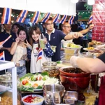 L’espace intitulé « Cuisine sans frontières », enrichi par la participation des consulats généraux des Pays-Bas et de la Thaïlande, propose une expérience multisensorielle célébrant la diversité culinaire mondiale. Photo : TNO