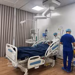 Les victimes du naufrage reçoivent des soins médicaux dans un hôpital sur l'île de Phu Quôc. Photo : VNA